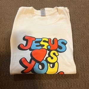 T shirt Jesus loves you